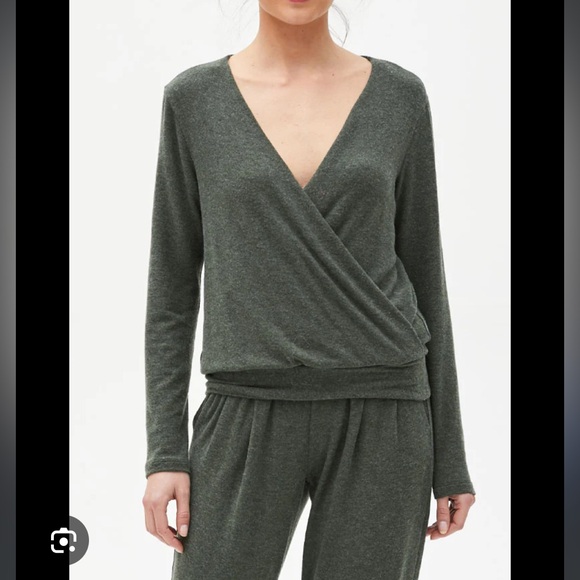 Michael Stars Claudine Surplice Top XS NWT - Picture 1 of 5